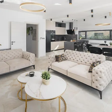 Luxurious In 度假居