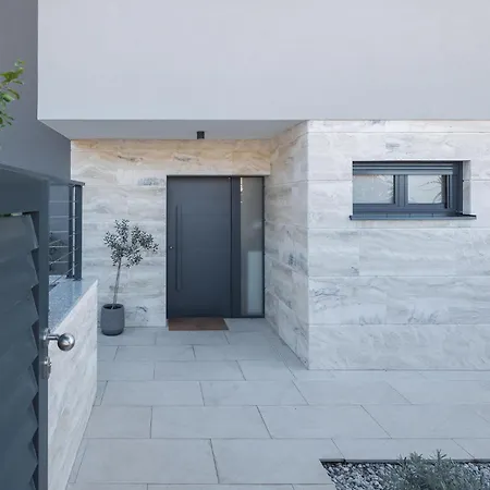 Beautiful In With House A Panoramic View Pula