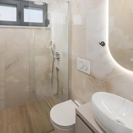 Beautiful In With House A Panoramic View *