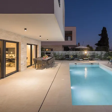 Beautiful In With House A Panoramic View *