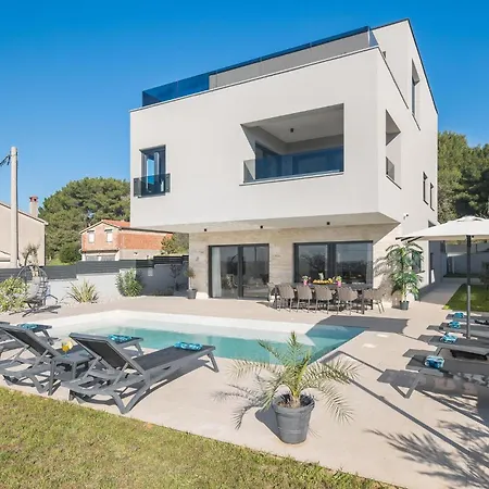 Beautiful In With House A Panoramic View * Pula